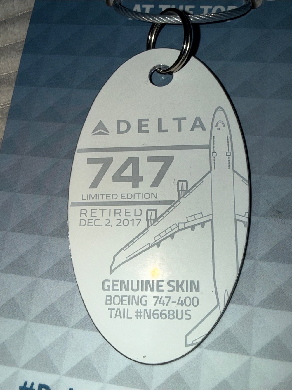 Delta White 747 Skin Limited Edition Diamond Medallion Tag - Picture 7 of 8